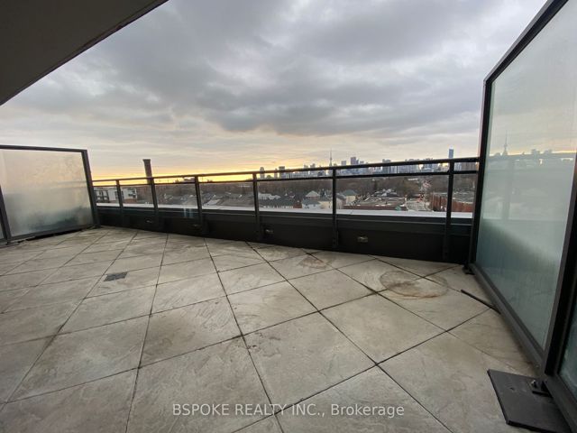 904 - 319 Carlaw Ave