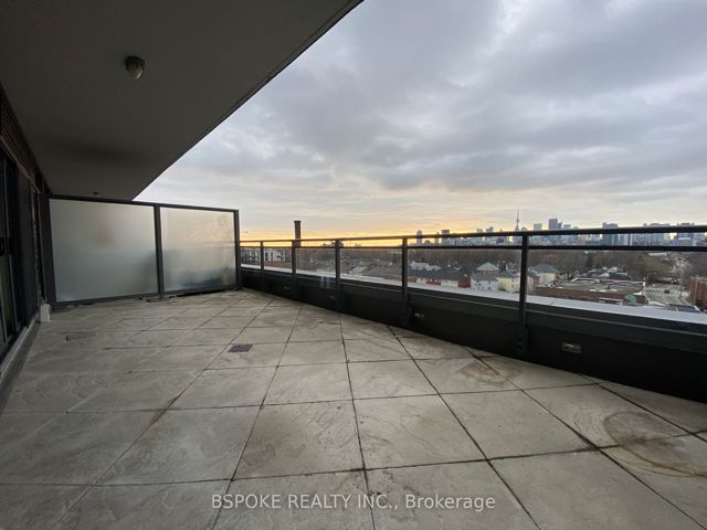 904 - 319 Carlaw Ave