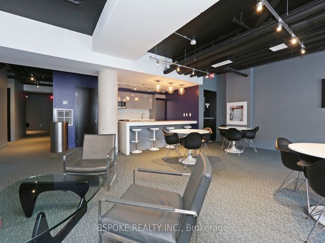 904 - 319 Carlaw Ave