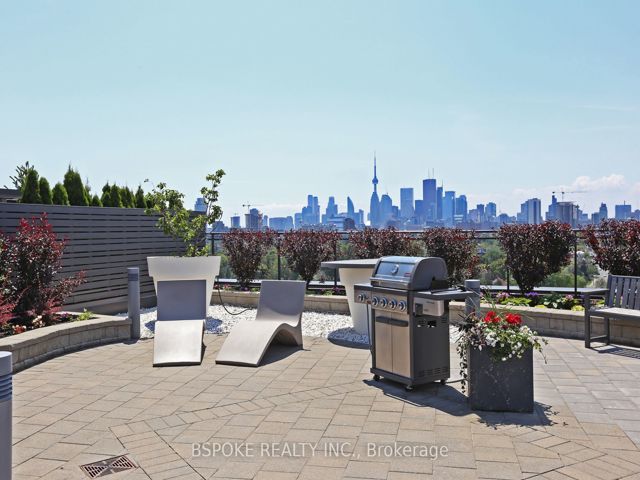 904 - 319 Carlaw Ave