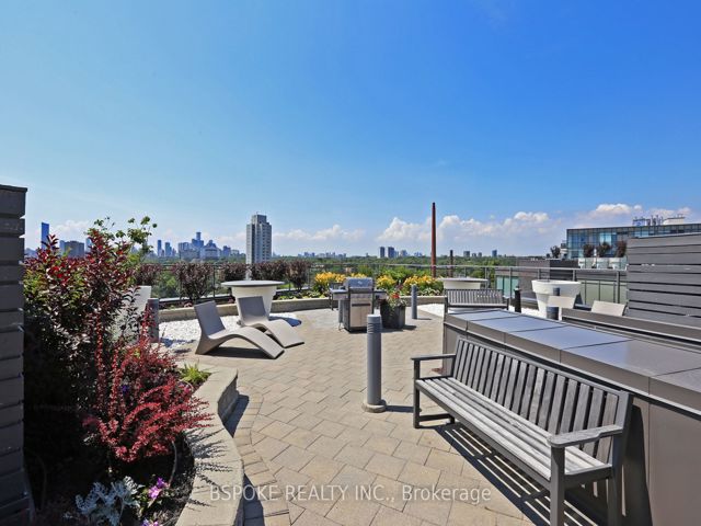 904 - 319 Carlaw Ave