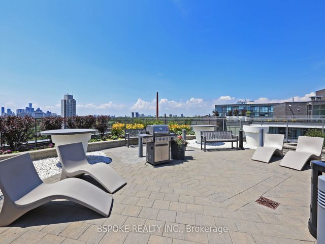 904 - 319 Carlaw Ave
