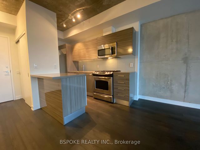 904 - 319 Carlaw Ave