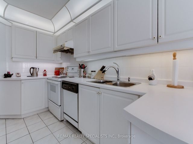 1203 - 168 Bonis Ave