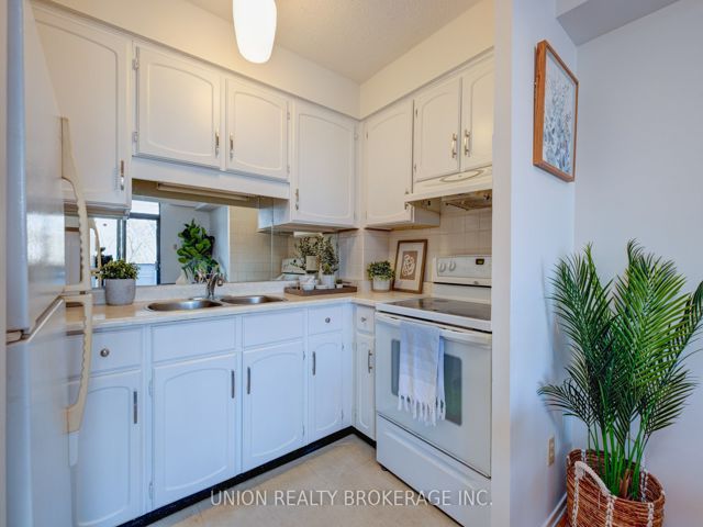 5-511 - 50 Old Kingston Rd