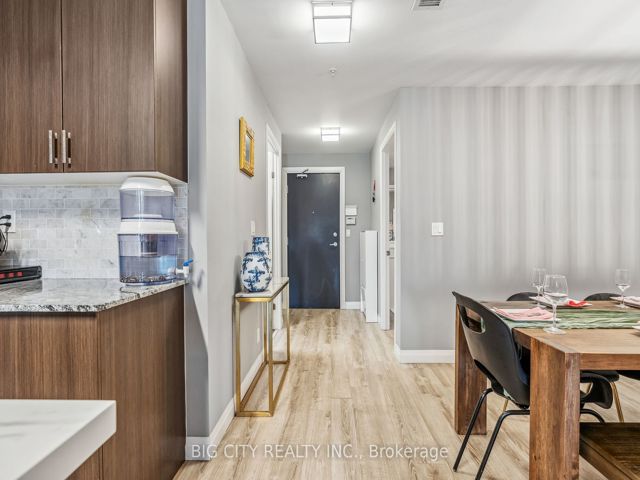 202 - 22 East Haven Dr
