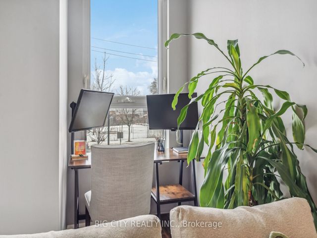 202 - 22 East Haven Dr