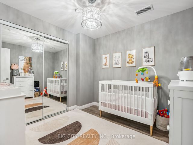 202 - 22 East Haven Dr