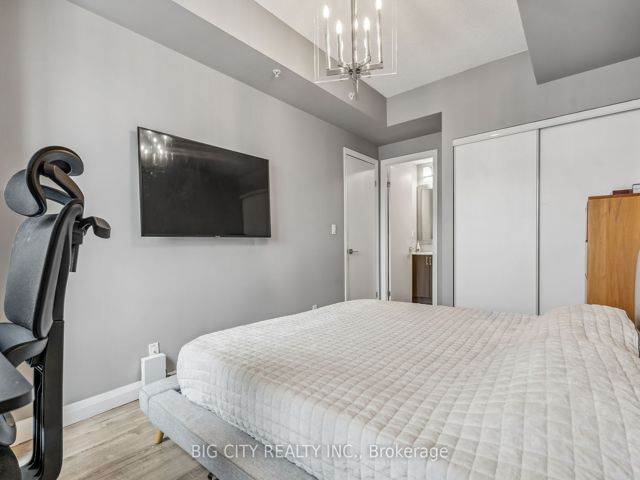 202 - 22 East Haven Dr
