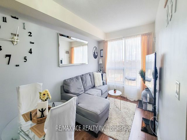 1410 - 151 Village Green Sq