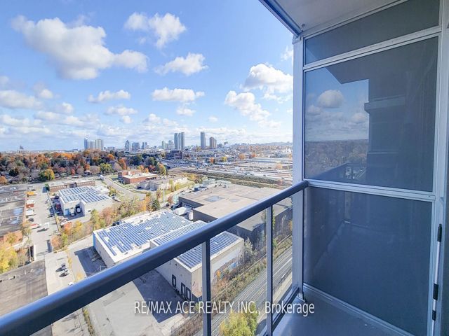 1410 - 151 Village Green Sq