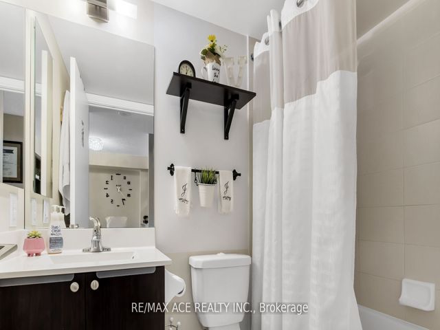 1410 - 151 Village Green Sq