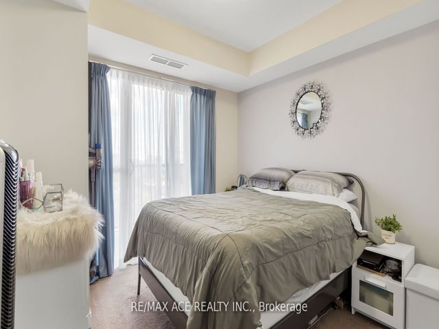 1410 - 151 Village Green Sq