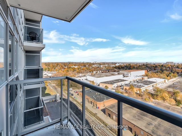 1410 - 151 Village Green Sq