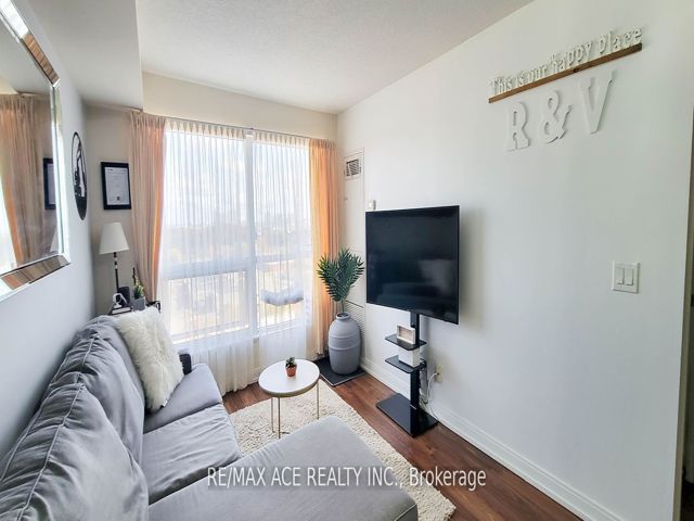 1410 - 151 Village Green Sq
