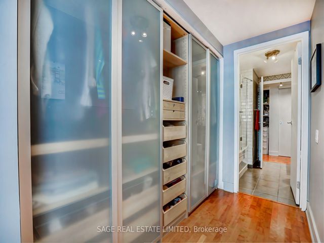 509 - 233 Carlaw Ave