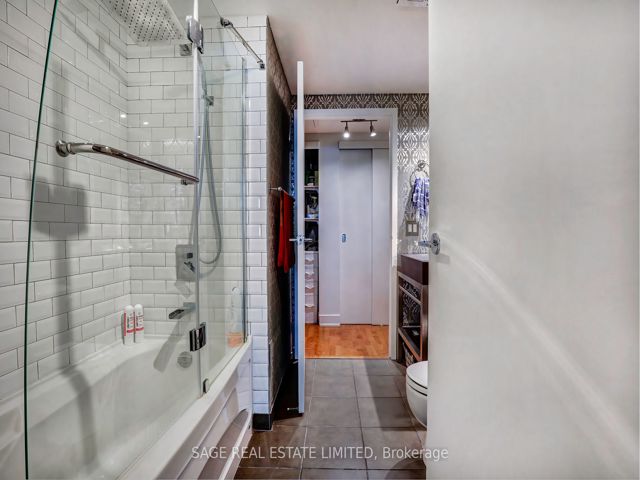 509 - 233 Carlaw Ave