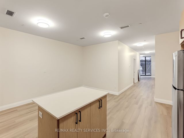 #9 - 30 Dean Park Rd