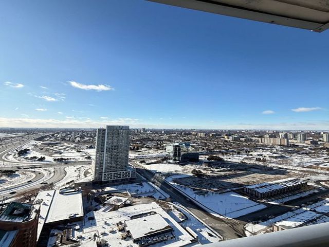 3908 - 125 Village Green Sq