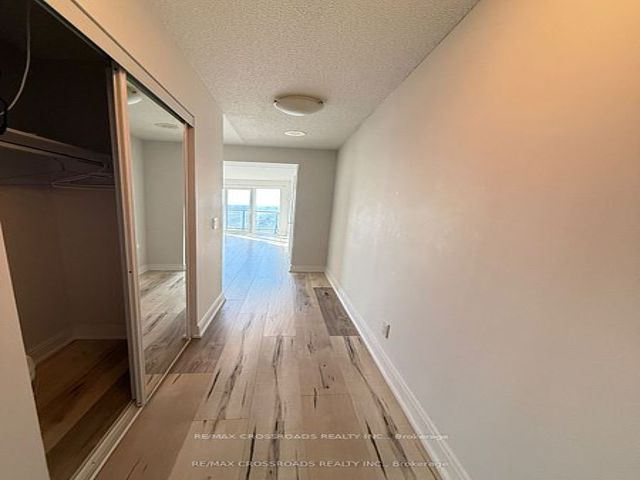 3908 - 125 Village Green Sq