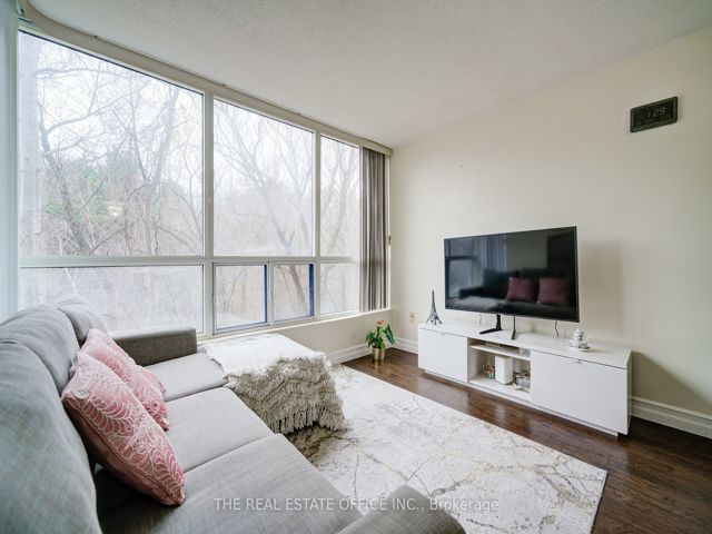 310 - 3050 Ellesmere Rd