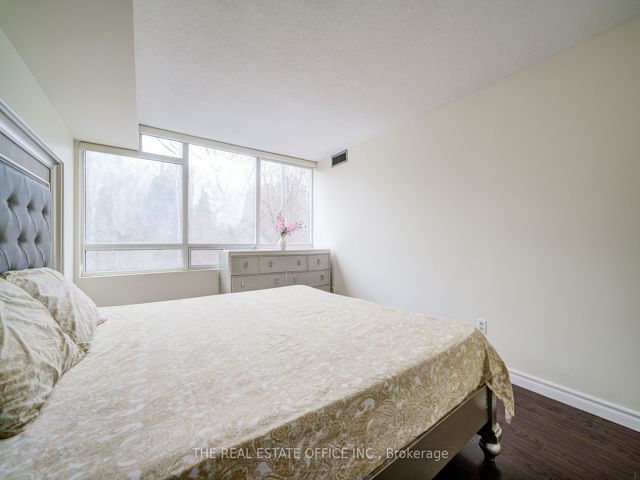 310 - 3050 Ellesmere Rd