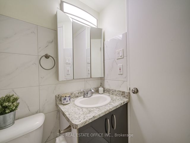 310 - 3050 Ellesmere Rd
