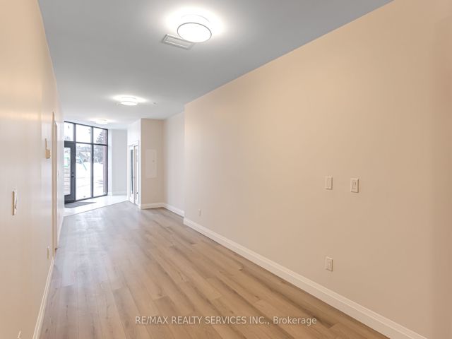 #10 - 30 Dean Park Rd