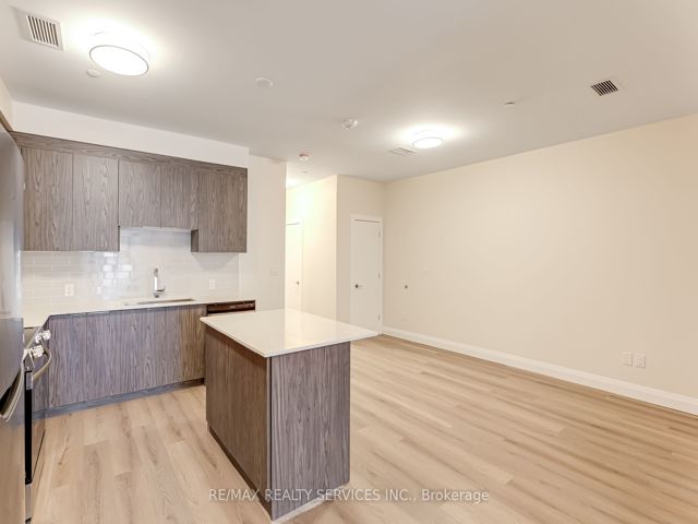 #10 - 30 Dean Park Rd