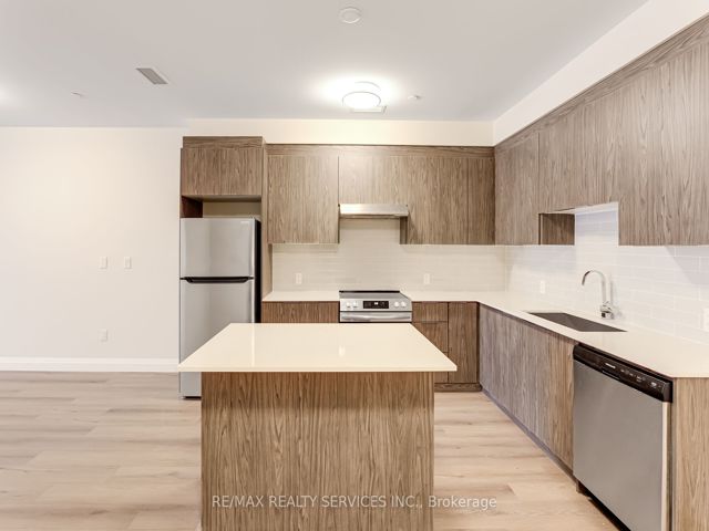 #10 - 30 Dean Park Rd