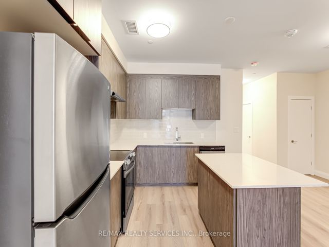 #10 - 30 Dean Park Rd