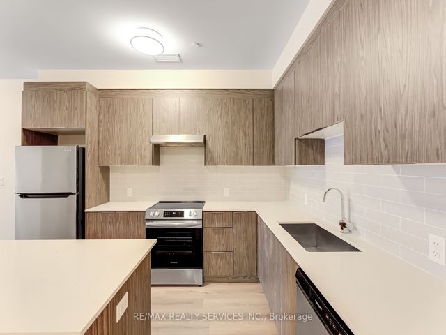 #10 - 30 Dean Park Rd