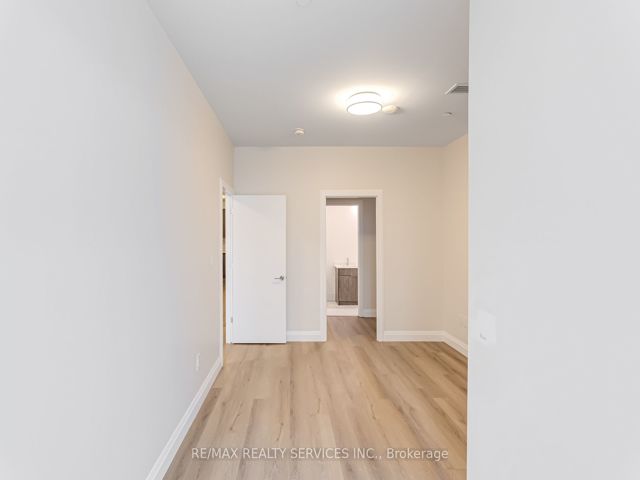 #10 - 30 Dean Park Rd