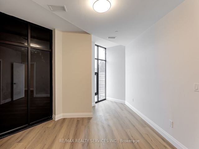#10 - 30 Dean Park Rd