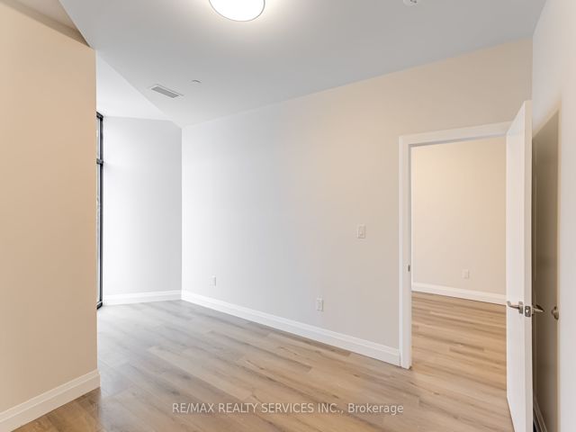 #10 - 30 Dean Park Rd