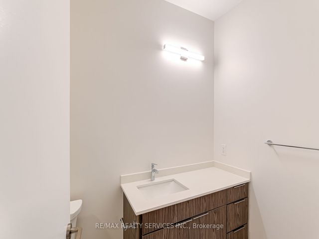 #10 - 30 Dean Park Rd