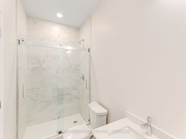 #10 - 30 Dean Park Rd