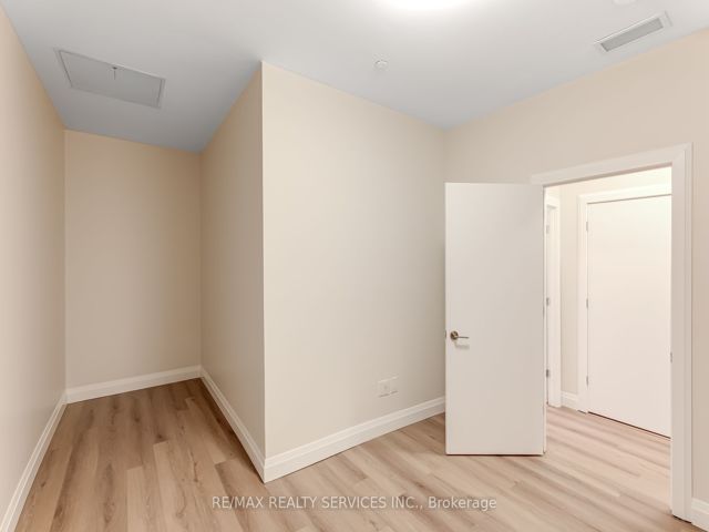 #10 - 30 Dean Park Rd