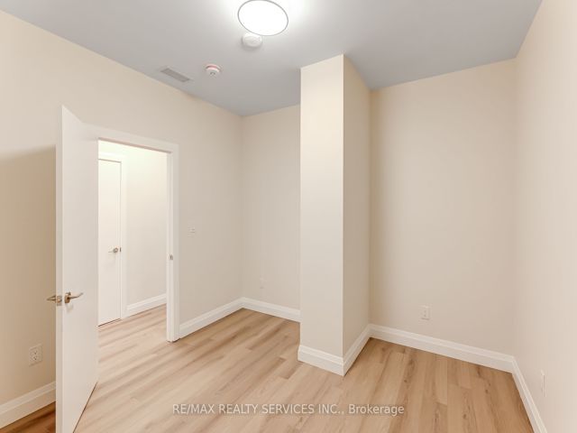 #10 - 30 Dean Park Rd