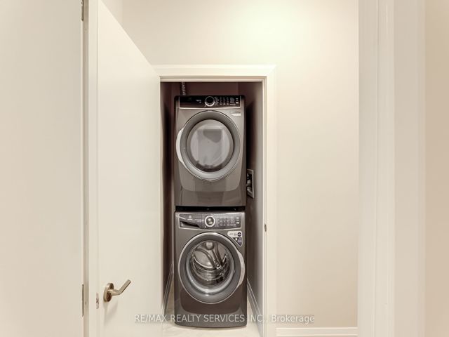 #10 - 30 Dean Park Rd
