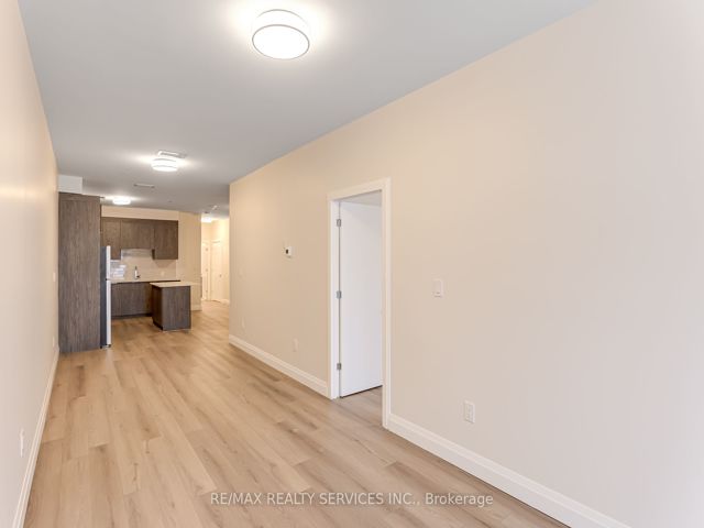 #10 - 30 Dean Park Rd