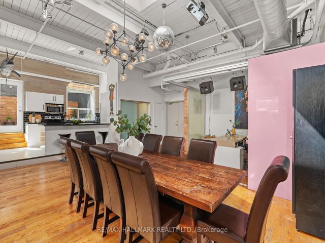 203 - 326 Carlaw Ave