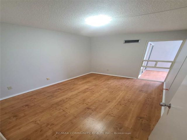 Lph04 - 2460 Eglinton Ave E