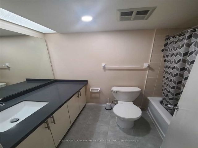 Lph04 - 2460 Eglinton Ave E