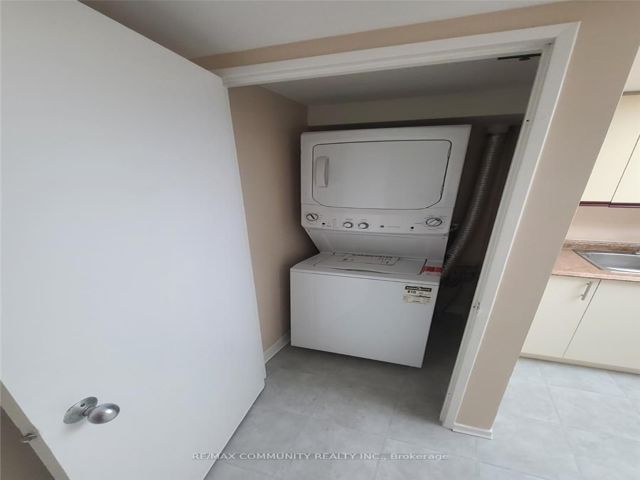 Lph04 - 2460 Eglinton Ave E