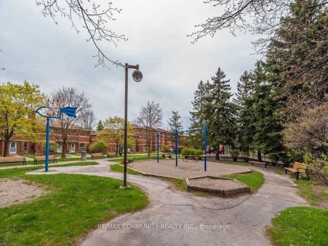 Lph04 - 2460 Eglinton Ave E