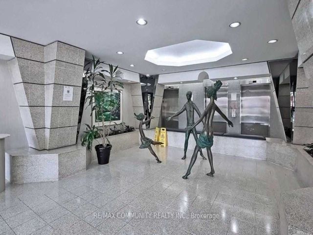 Lph04 - 2460 Eglinton Ave E