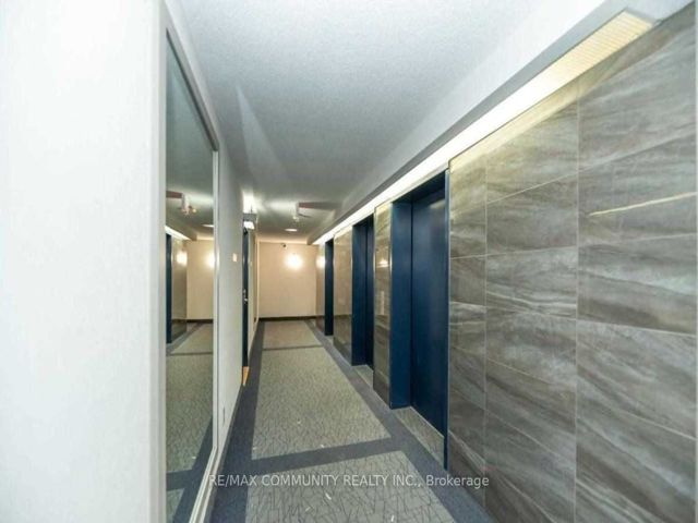 Lph04 - 2460 Eglinton Ave E