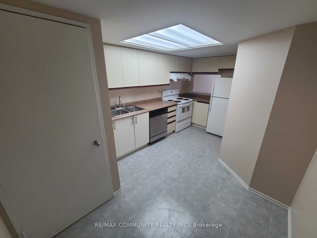 Lph04 - 2460 Eglinton Ave E