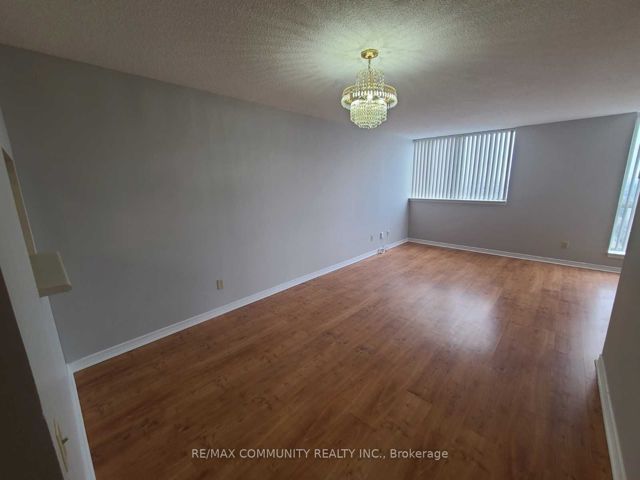 Lph04 - 2460 Eglinton Ave E